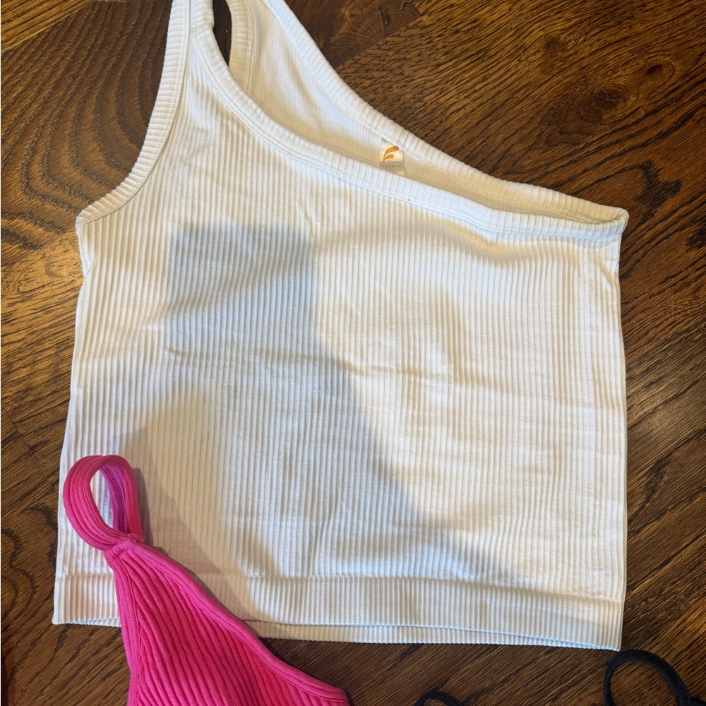 Stylish Women's Tank Top Collection - Picture 11 of 16